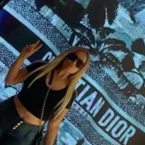 Meet your Posher, Debbie